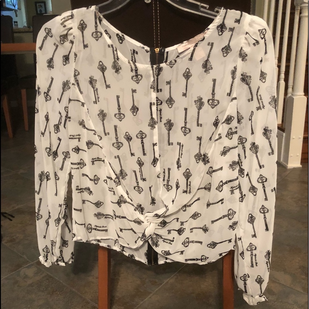 Sheer key top
